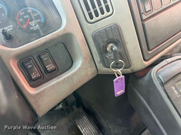 image for item DH8611 2011 International DuraStar 4300  refrigerated truck