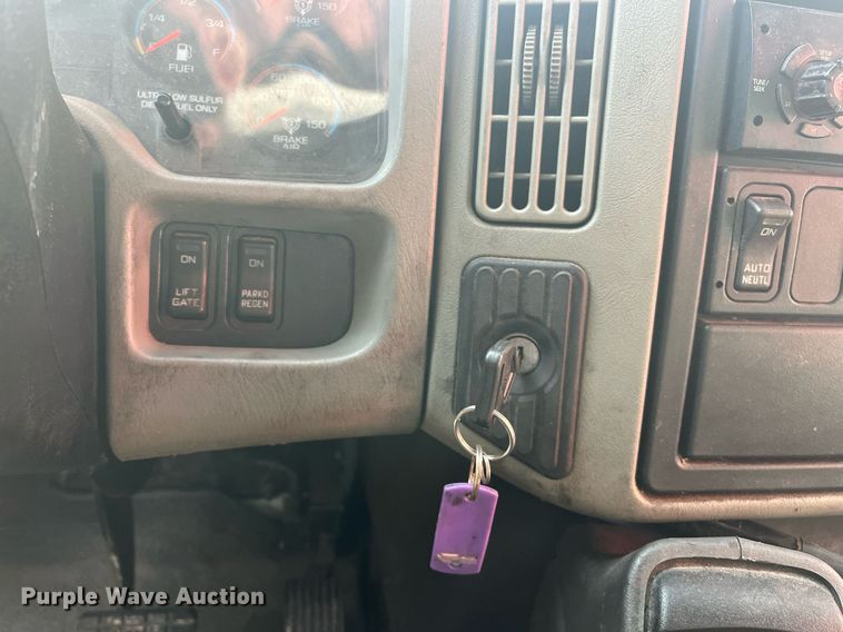 image for item DH8611 2011 International DuraStar 4300  refrigerated truck