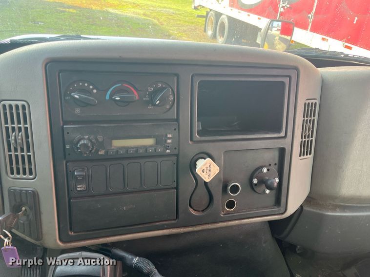 image for item DH8611 2011 International DuraStar 4300  refrigerated truck