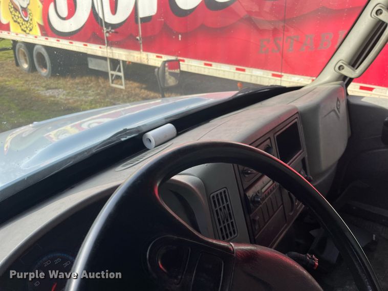 image for item DH8611 2011 International DuraStar 4300  refrigerated truck