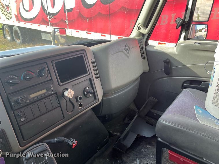 image for item DH8611 2011 International DuraStar 4300  refrigerated truck