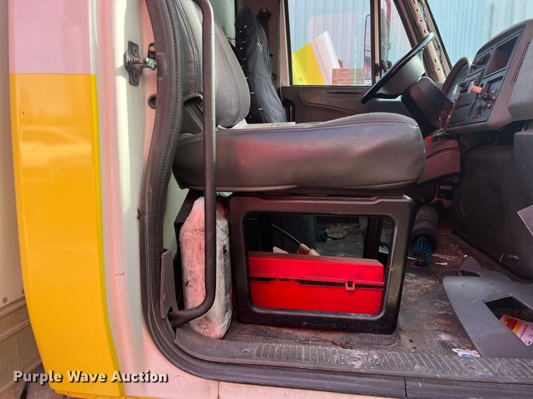 image for item DH8611 2011 International DuraStar 4300  refrigerated truck