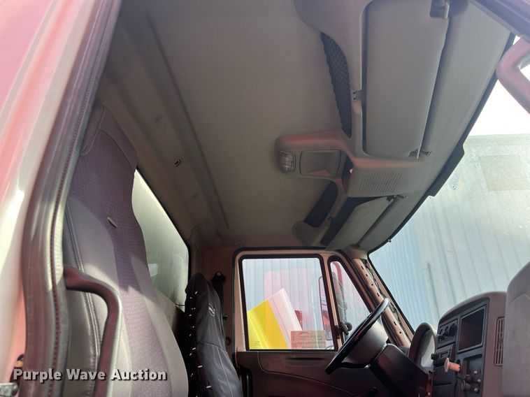 image for item DH8611 2011 International DuraStar 4300  refrigerated truck