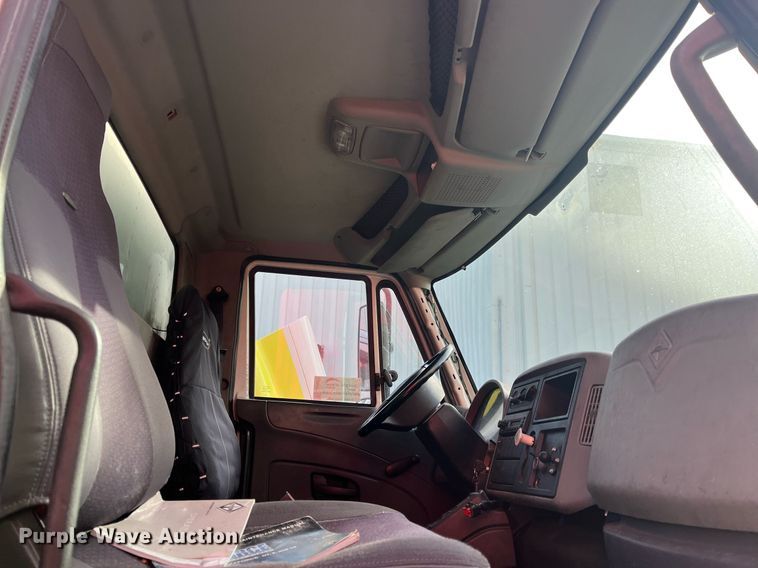 image for item DH8611 2011 International DuraStar 4300  refrigerated truck