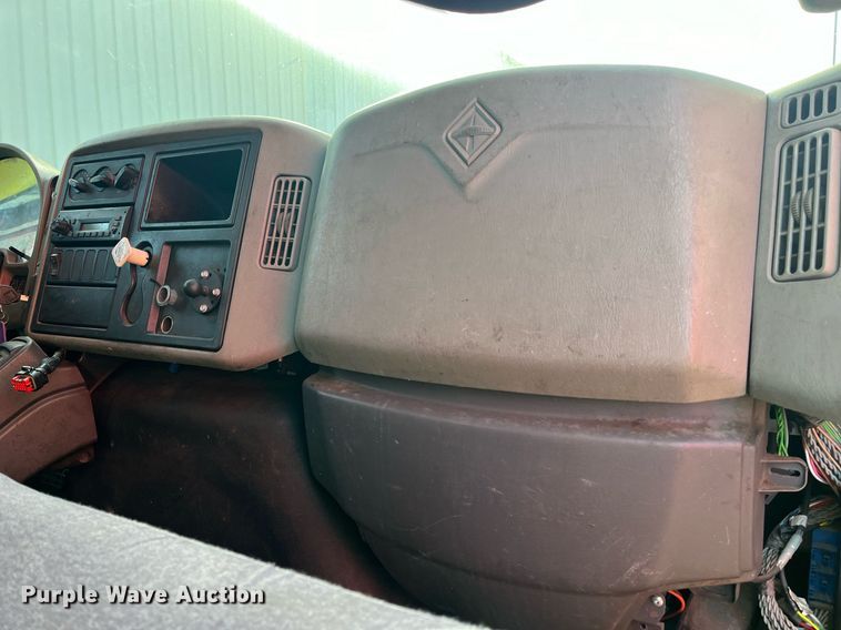 image for item DH8611 2011 International DuraStar 4300  refrigerated truck