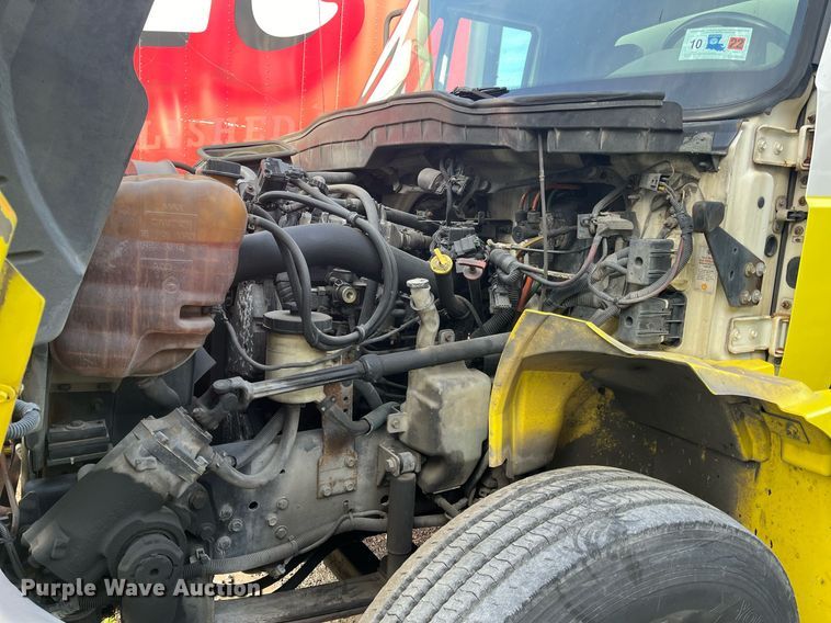 image for item DH8611 2011 International DuraStar 4300  refrigerated truck