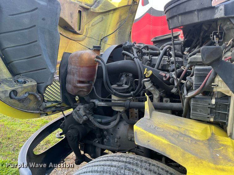 image for item DH8611 2011 International DuraStar 4300  refrigerated truck