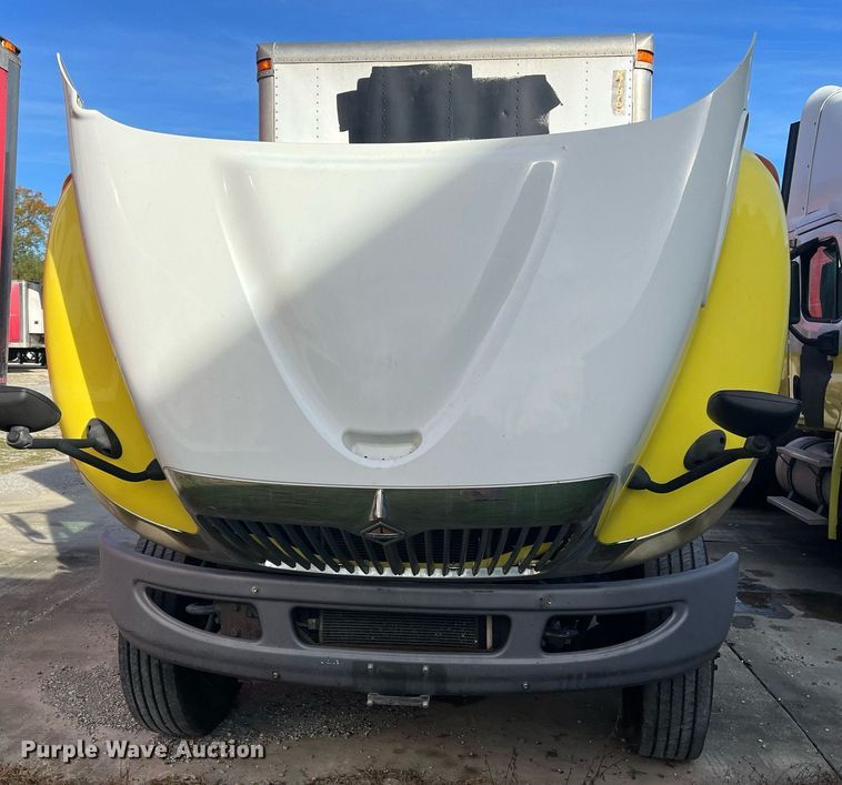 image for item DH8611 2011 International DuraStar 4300  refrigerated truck