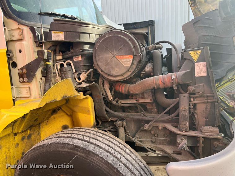 image for item DH8611 2011 International DuraStar 4300  refrigerated truck