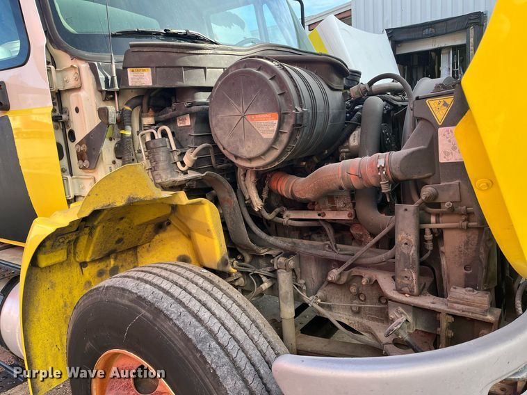 image for item DH8611 2011 International DuraStar 4300  refrigerated truck