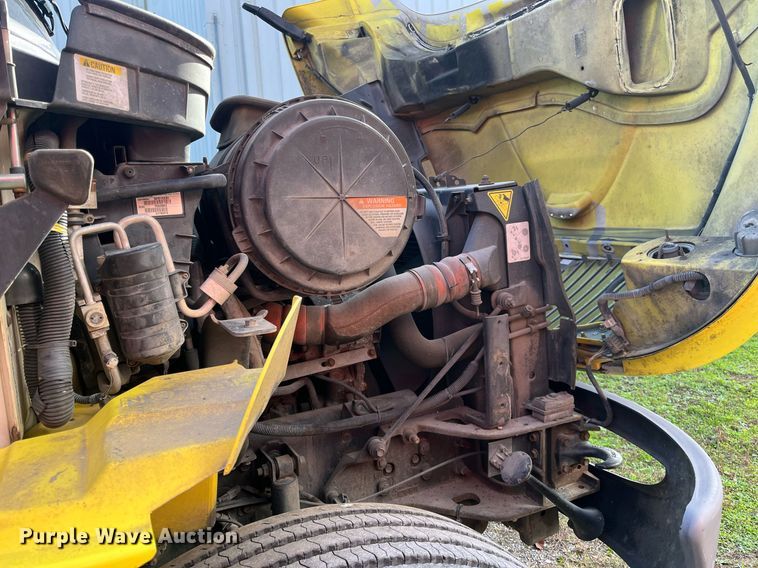 image for item DH8611 2011 International DuraStar 4300  refrigerated truck