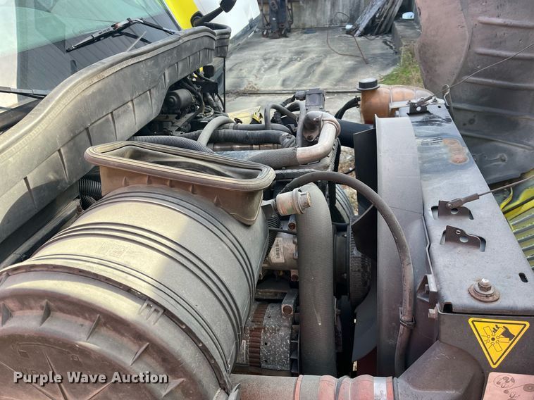 image for item DH8611 2011 International DuraStar 4300  refrigerated truck