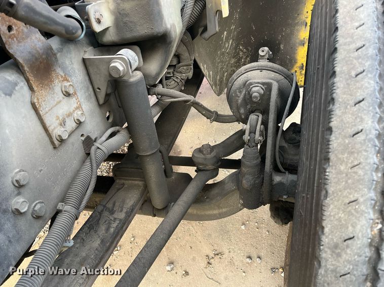 image for item DH8611 2011 International DuraStar 4300  refrigerated truck