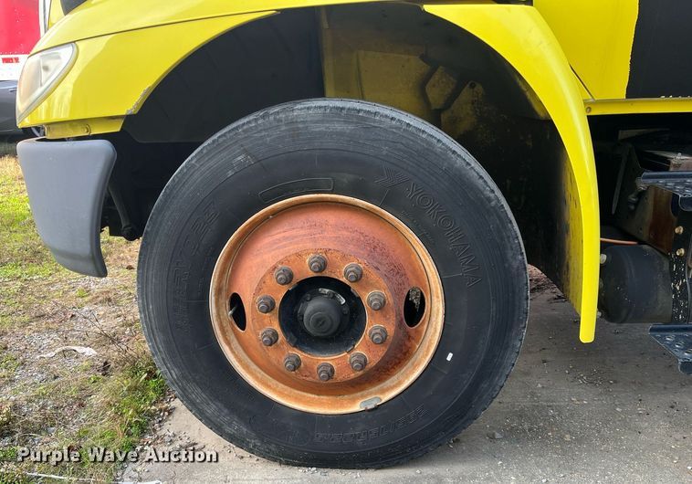 image for item DH8611 2011 International DuraStar 4300  refrigerated truck