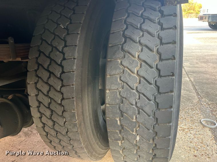 image for item DH8611 2011 International DuraStar 4300  refrigerated truck