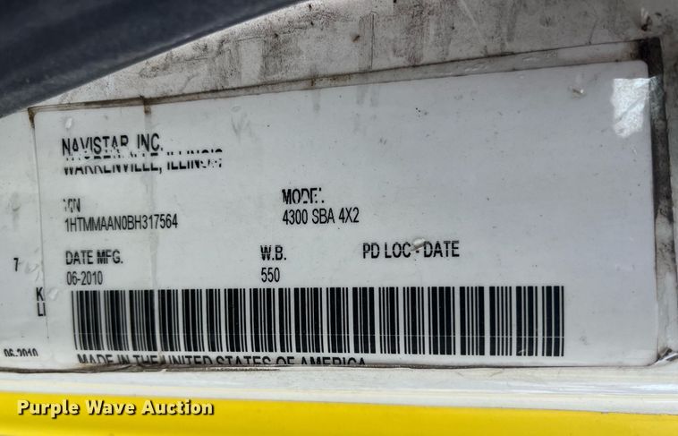 image for item DH8611 2011 International DuraStar 4300  refrigerated truck