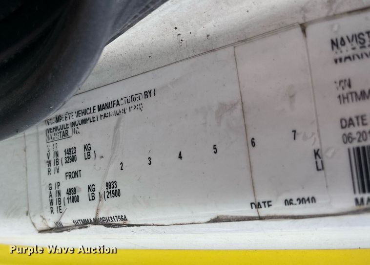 image for item DH8611 2011 International DuraStar 4300  refrigerated truck