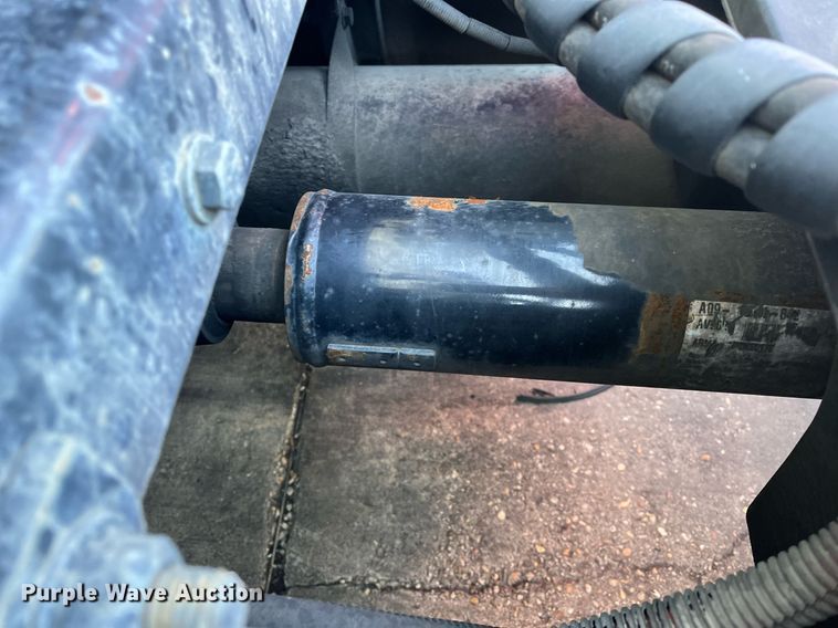 image for item DH8612 2010 Freightliner Cascadia 125  semi truck