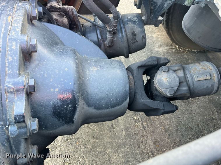 image for item DH8612 2010 Freightliner Cascadia 125  semi truck