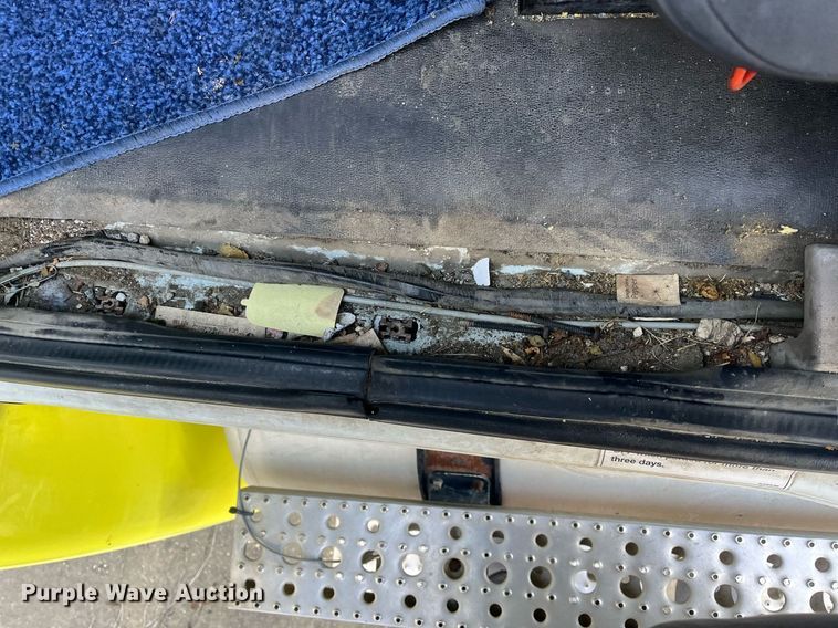 image for item DH8612 2010 Freightliner Cascadia 125  semi truck