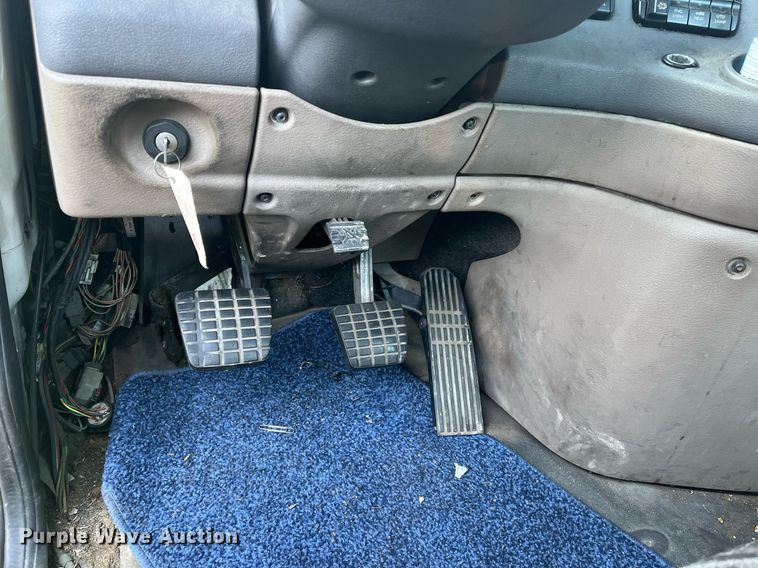 image for item DH8612 2010 Freightliner Cascadia 125  semi truck