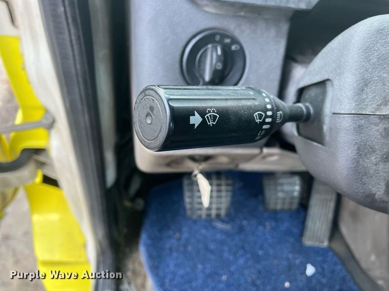 image for item DH8612 2010 Freightliner Cascadia 125  semi truck