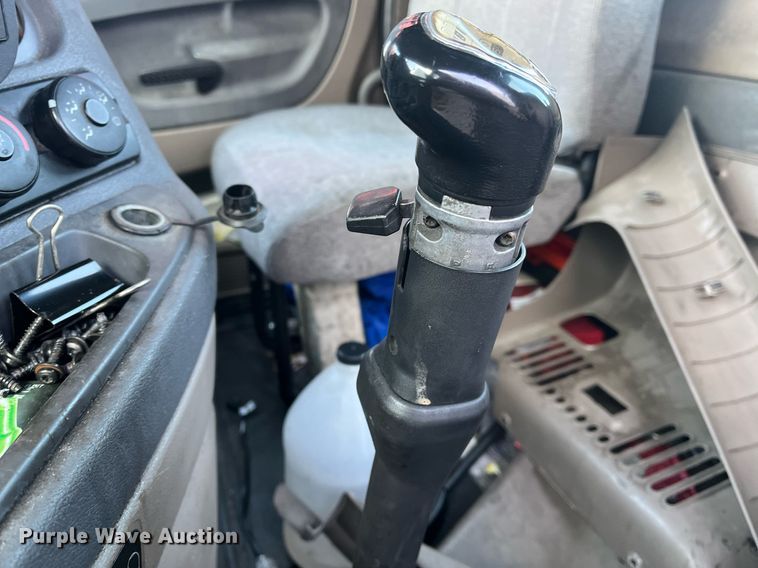 image for item DH8612 2010 Freightliner Cascadia 125  semi truck