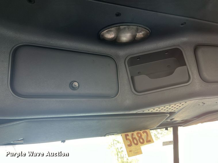 image for item DH8612 2010 Freightliner Cascadia 125  semi truck