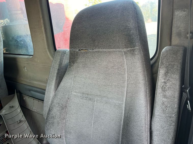 image for item DH8612 2010 Freightliner Cascadia 125  semi truck