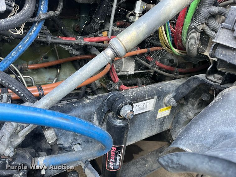 image for item DH8612 2010 Freightliner Cascadia 125  semi truck