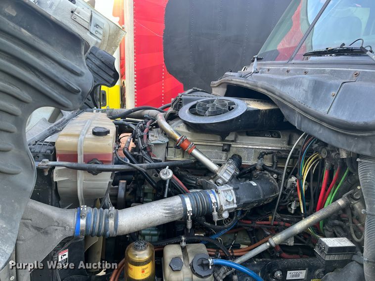 image for item DH8612 2010 Freightliner Cascadia 125  semi truck