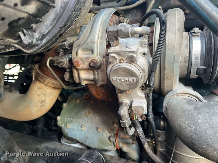 image for item DH8612 2010 Freightliner Cascadia 125  semi truck