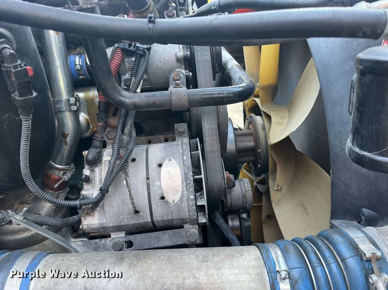 image for item DH8612 2010 Freightliner Cascadia 125  semi truck