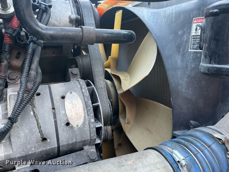 image for item DH8612 2010 Freightliner Cascadia 125  semi truck