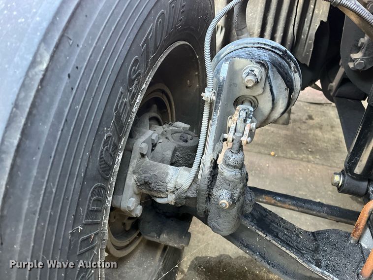 image for item DH8612 2010 Freightliner Cascadia 125  semi truck