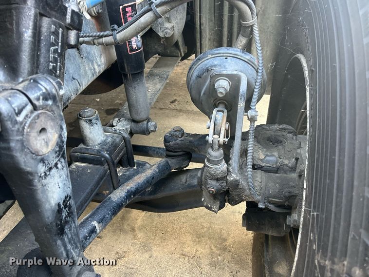 image for item DH8612 2010 Freightliner Cascadia 125  semi truck