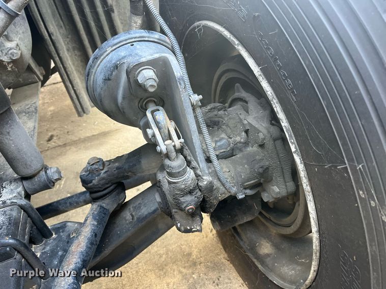 image for item DH8612 2010 Freightliner Cascadia 125  semi truck