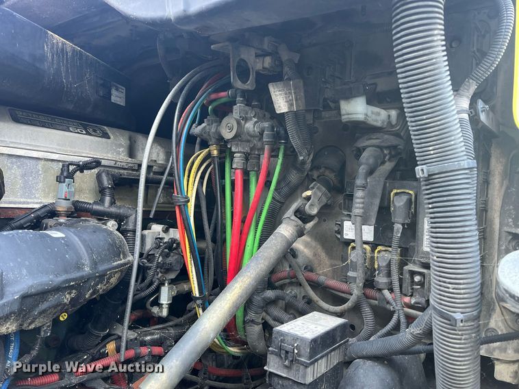 image for item DH8612 2010 Freightliner Cascadia 125  semi truck