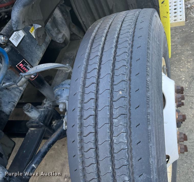 image for item DH8612 2010 Freightliner Cascadia 125  semi truck