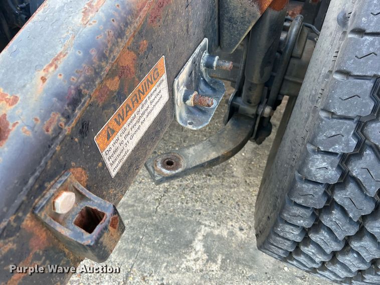 image for item DH8612 2010 Freightliner Cascadia 125  semi truck