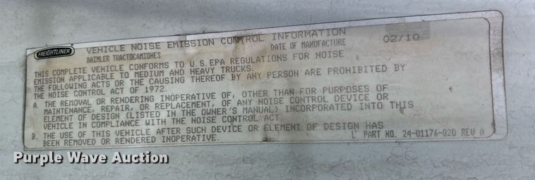 image for item DH8612 2010 Freightliner Cascadia 125  semi truck