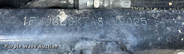 image for item DH8612 2010 Freightliner Cascadia 125  semi truck