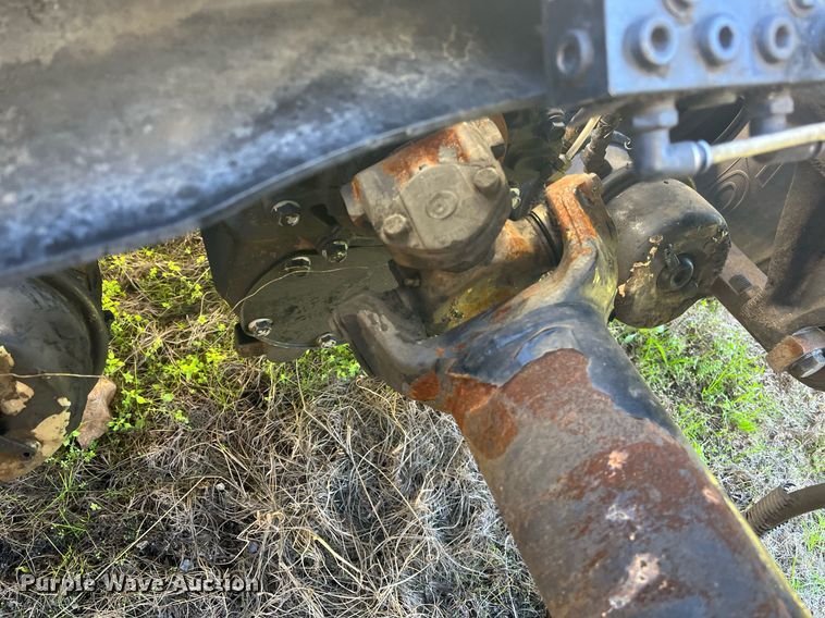 image for item DH8613 2010 Freightliner Cascadia 125  semi truck