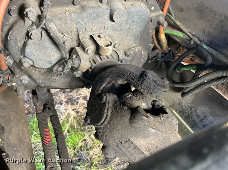 image for item DH8613 2010 Freightliner Cascadia 125  semi truck