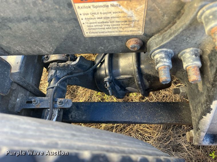 image for item DH8613 2010 Freightliner Cascadia 125  semi truck