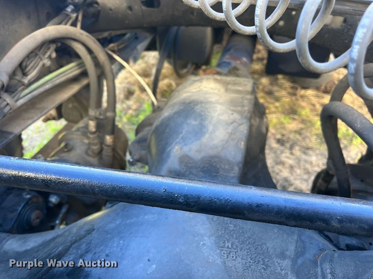 image for item DH8613 2010 Freightliner Cascadia 125  semi truck