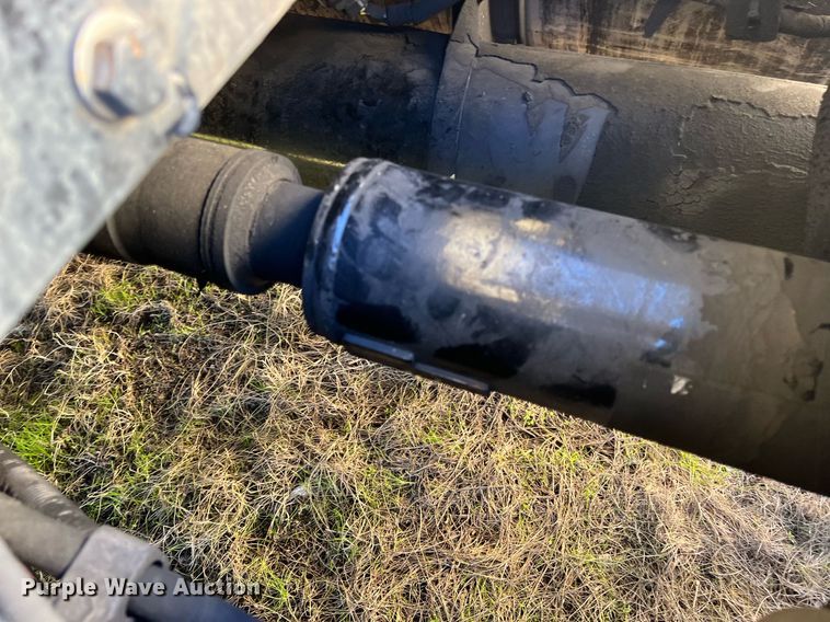 image for item DH8613 2010 Freightliner Cascadia 125  semi truck