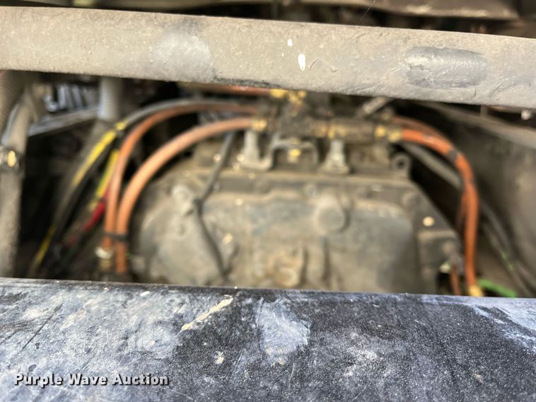 image for item DH8613 2010 Freightliner Cascadia 125  semi truck