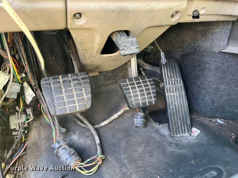 image for item DH8613 2010 Freightliner Cascadia 125  semi truck