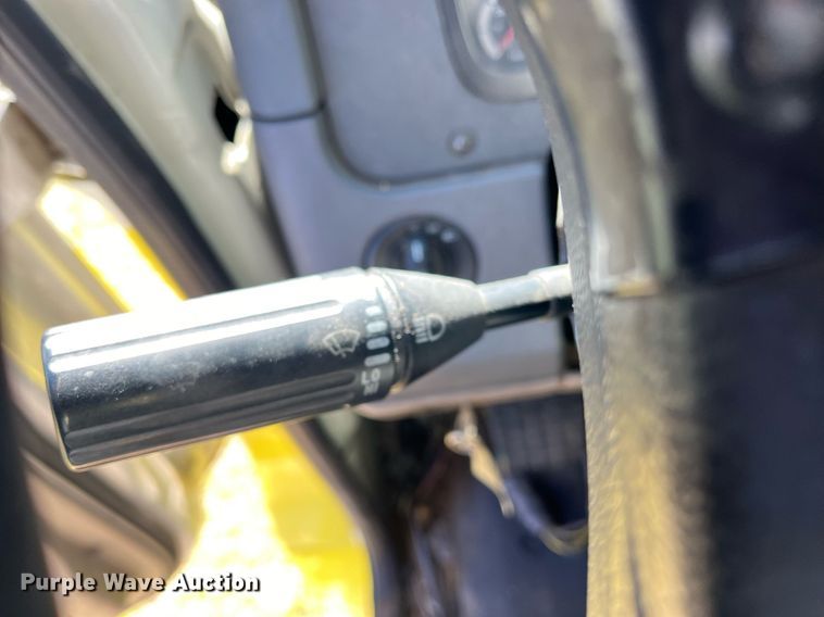 image for item DH8613 2010 Freightliner Cascadia 125  semi truck